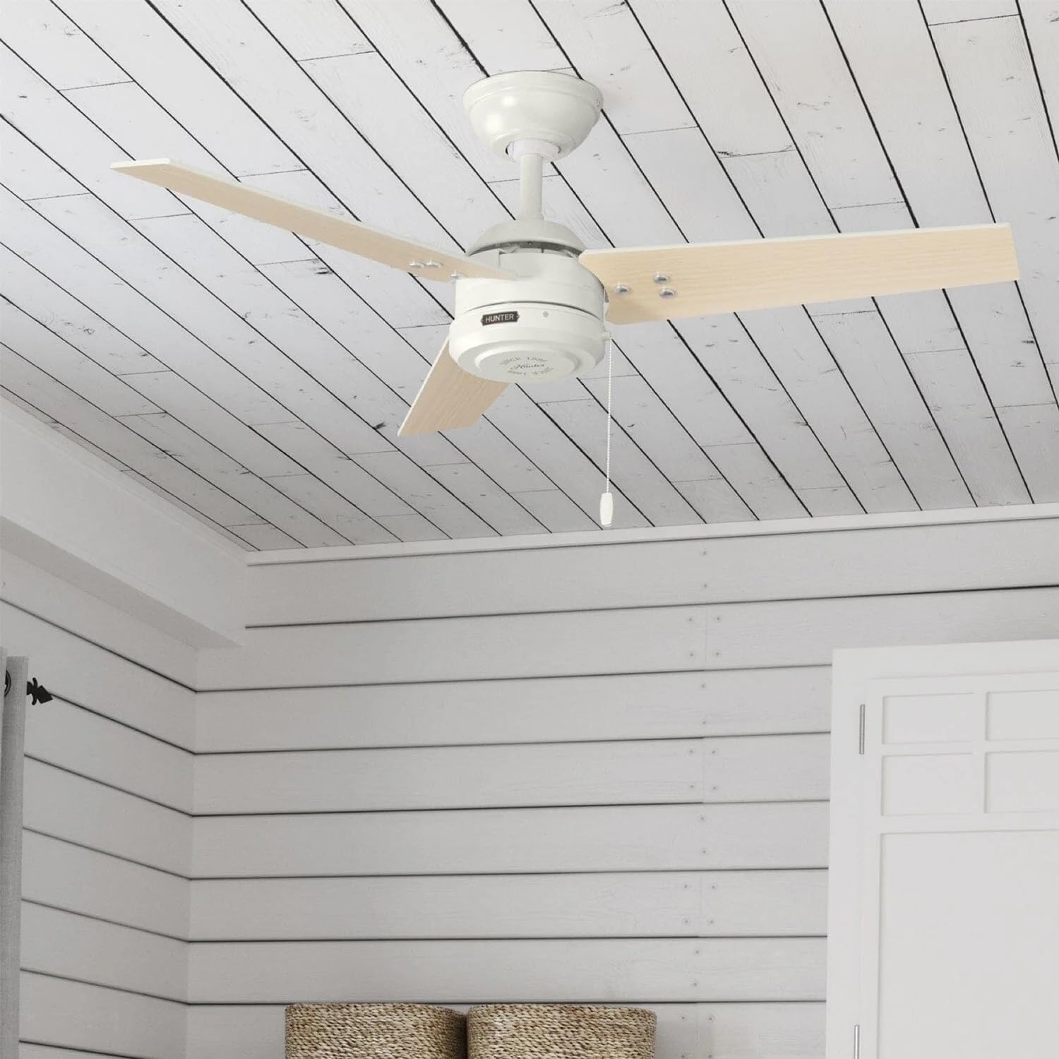 Hunter Fan 44 inch Contemporary Fresh White Outdoor Ceiling Fan with Pull Chain (Renewed)