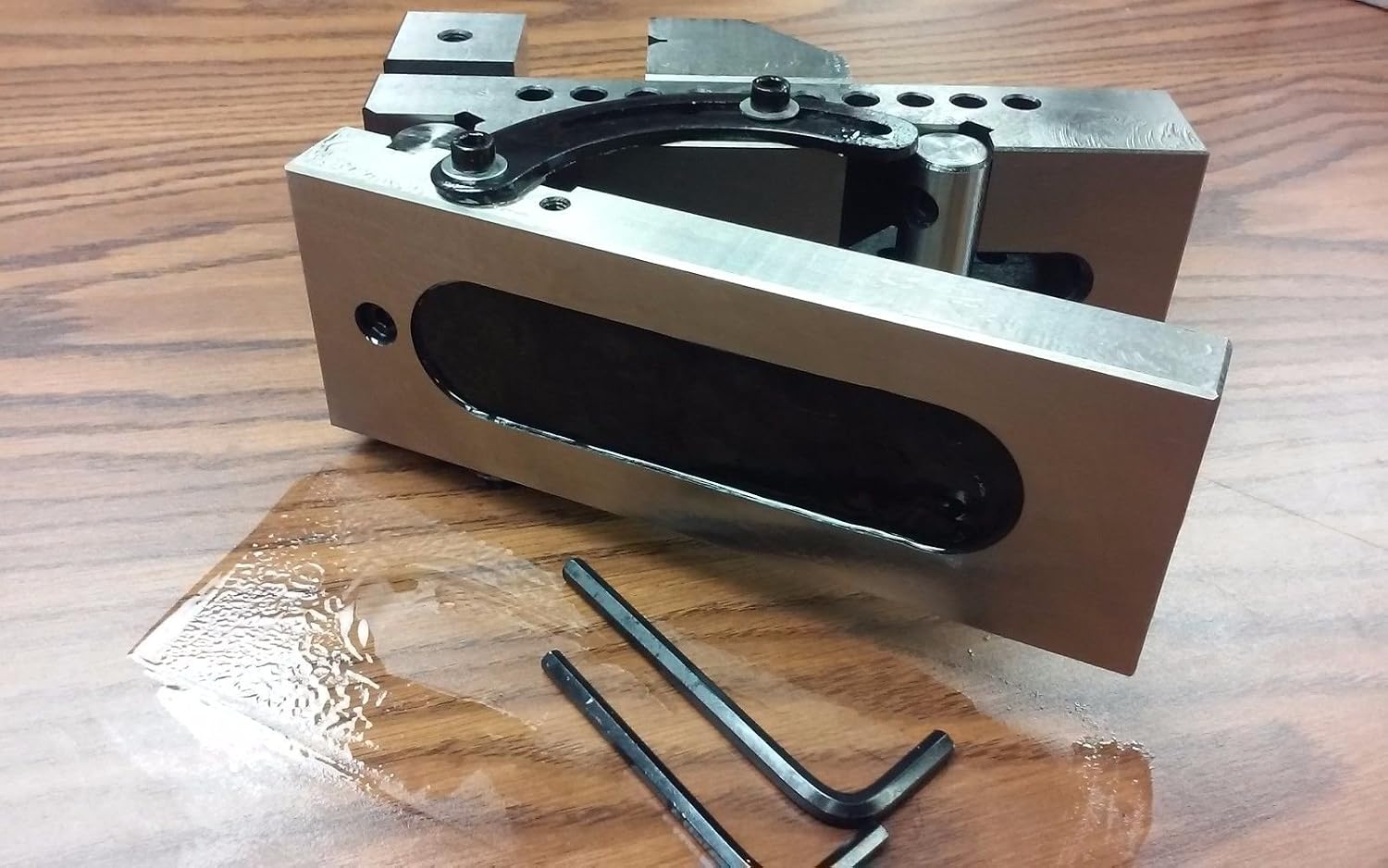 CME Machinist's Sine Vise, 3' Jaw Width, 4 1/4' Maximum Opening, 5' Distance Between Rollers