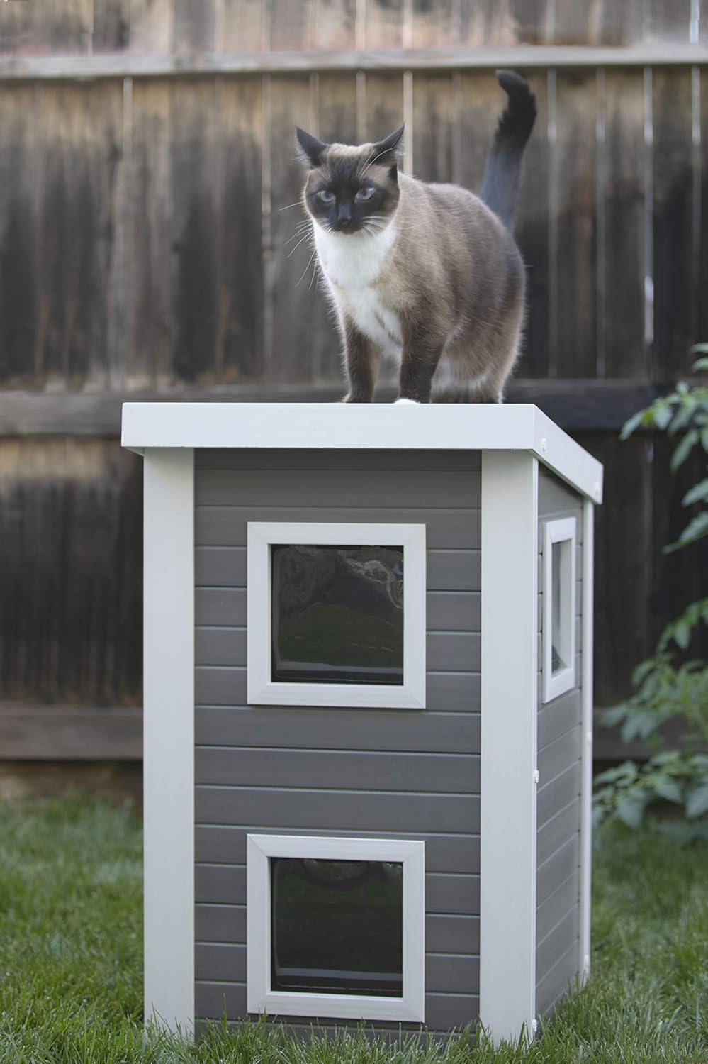New Age Pet ECOFLEX Outdoor Cat Townhouse, Grey - Weather-Resistant Kitty Shelter, Spacious & Durable Wood Alternative, Ideal for Outdoor Felines