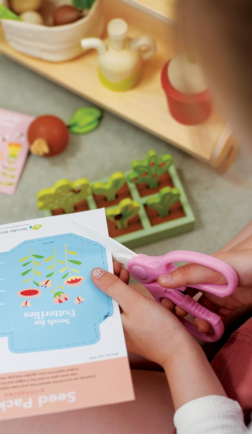 Tender Leaf Toys - Garden Centre - Wood Pretend Play Gardening Set Including Tools, Bird House, Gnomes and Accessories - Encourages Imaginative Play, Improves Language and Fine Motor Skills - Age 3+