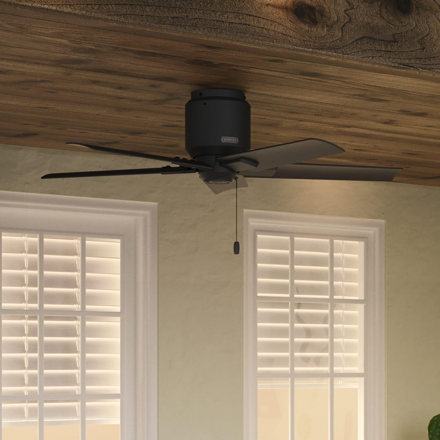 Hunter Fan 44 inch Low Profile Matte Black Outdoor Ceiling Fan with 5 Blades and Pull Chain (Renewed)