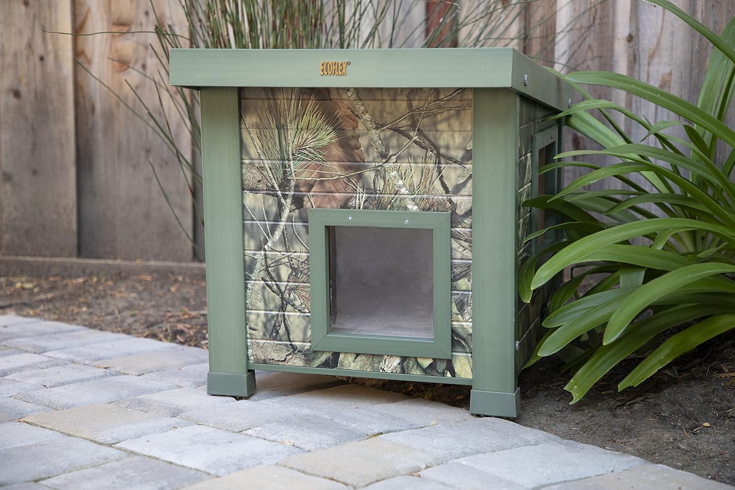 New Age Pet ECOFLEX Outdoor Cat House, Mossy Oak (ECTH351)