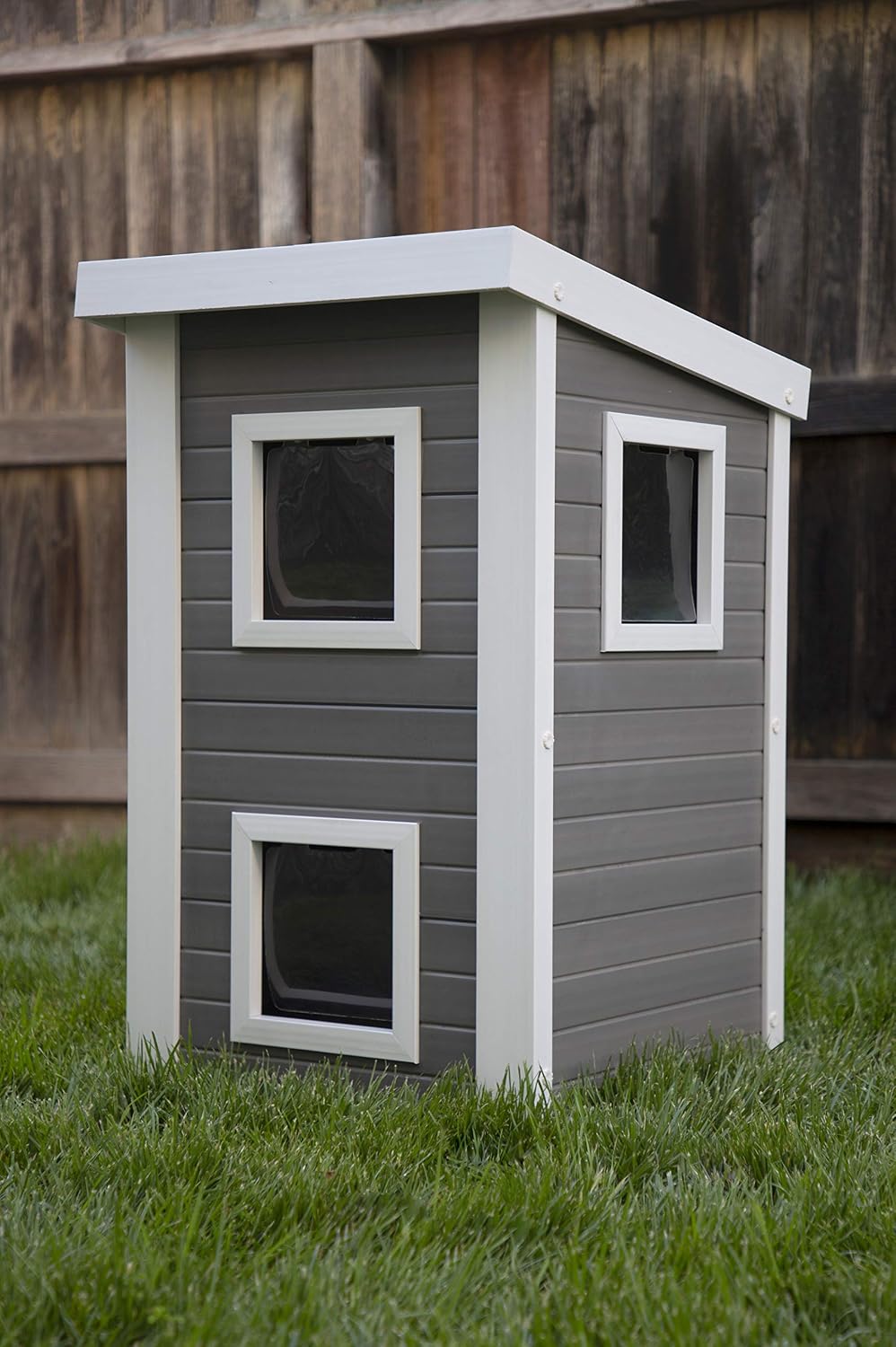 New Age Pet ECOFLEX Outdoor Cat Townhouse, Grey - Weather-Resistant Kitty Shelter, Spacious & Durable Wood Alternative, Ideal for Outdoor Felines