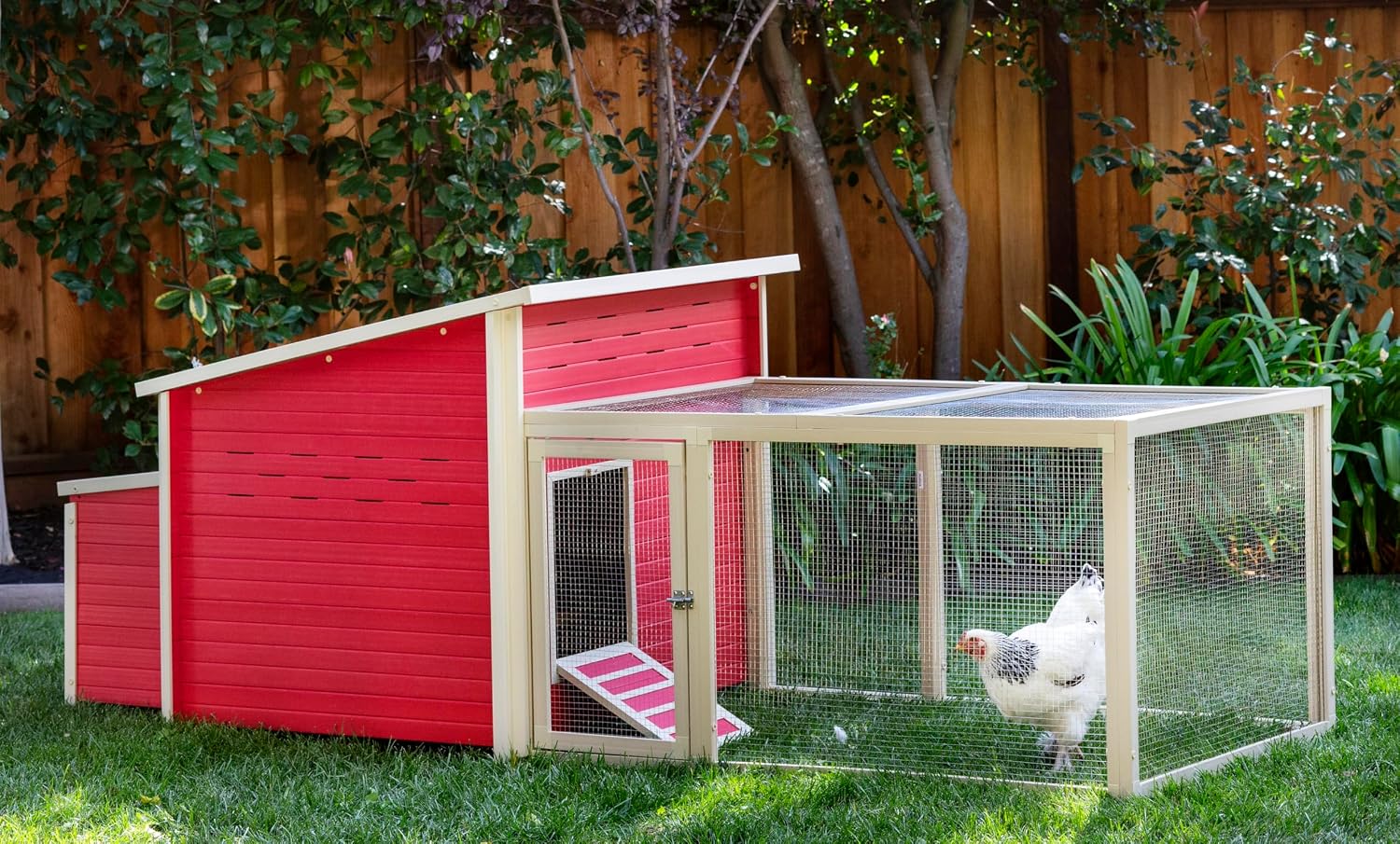 New Age Pet ECOFLEX® Jumbo Fontana Chicken Coop with Nesting Box & Spacious Pen - Red Finish