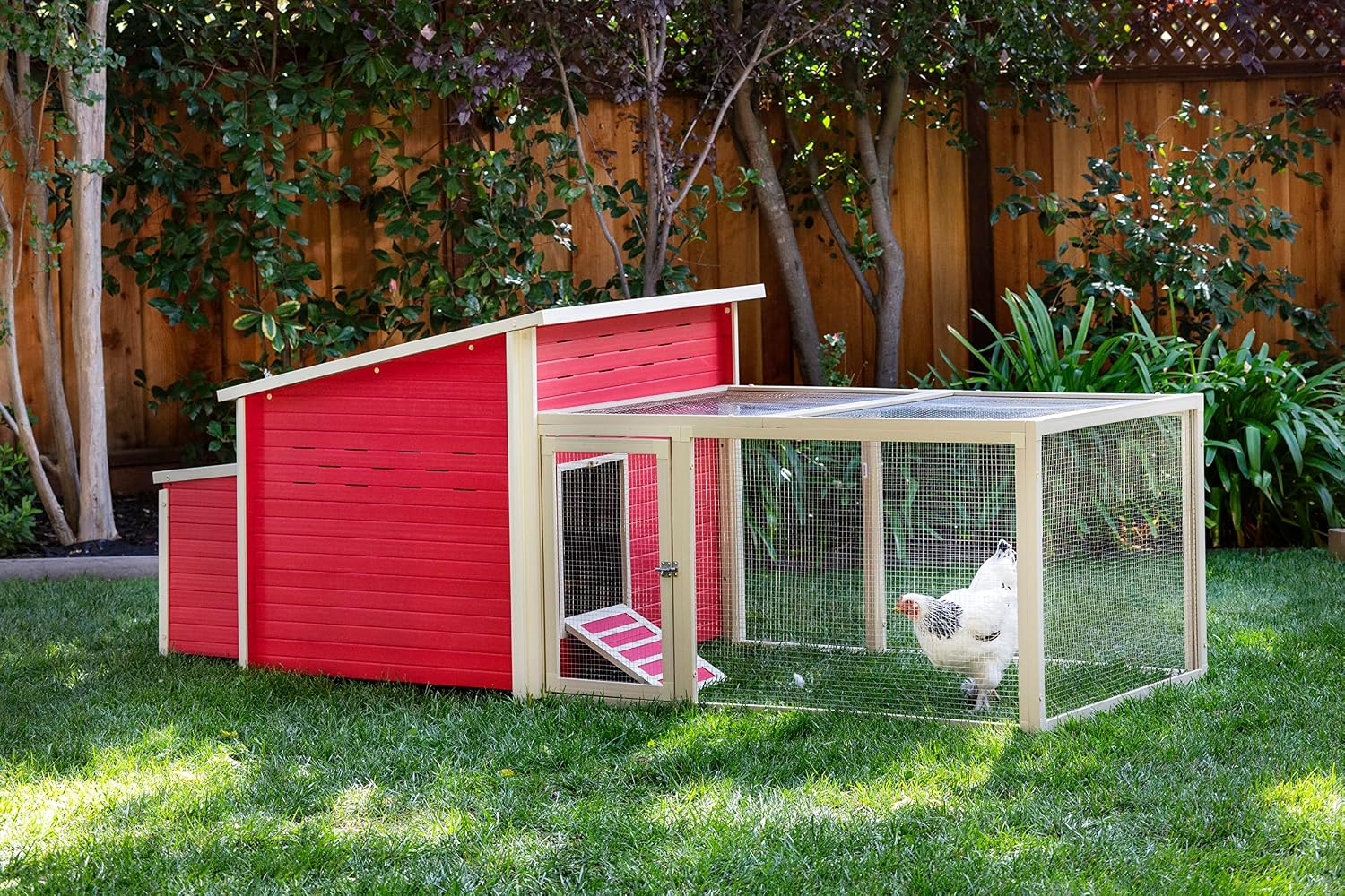 New Age Pet ECOFLEX Jumbo Fontana Chicken Pen - Eco-Friendly, Non-Toxic, Durable Outdoor Enclosure with Stainless Steel Wire, Predator-Resistant Lock, Easy No-Tool Assembly, 10-Year Warranty