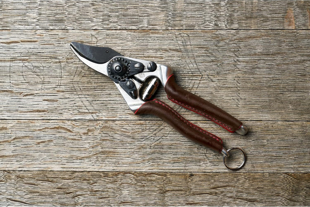 FELCO 8 ELITE Pruning Shears – 8.3' Swiss-Made Garden Clippers with Leather-Wrapped Handle for Large Right Hand | Hand Pruners for Gardening | Garden Tool Cutter with Bypass Blade, Carbon Steel