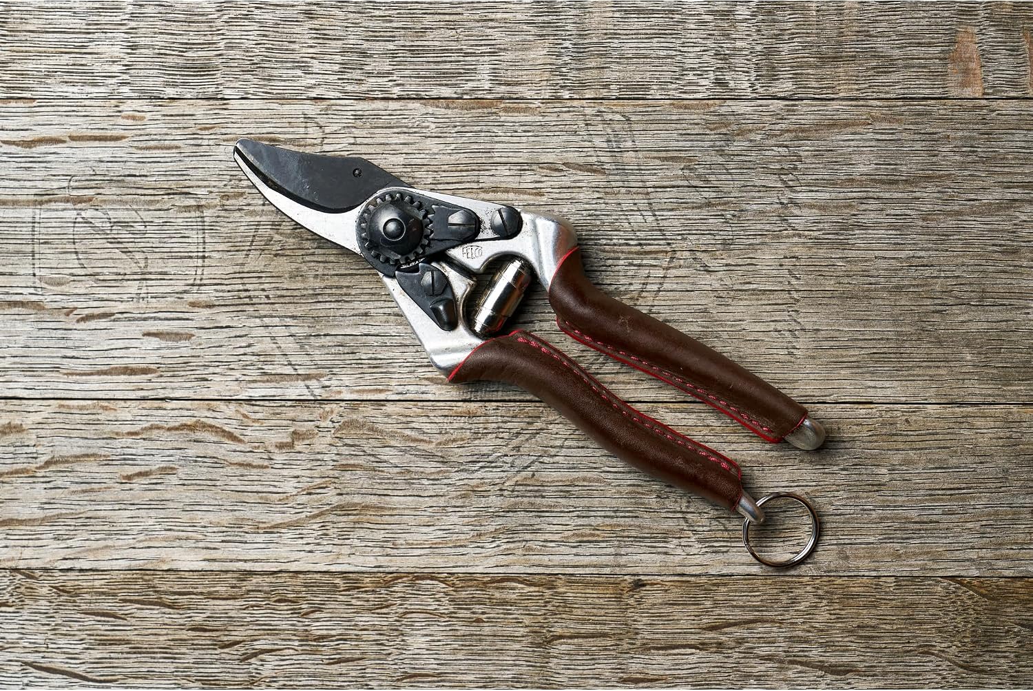 FELCO 8 ELITE Pruning Shears – 8.3' Swiss-Made Garden Clippers with Leather-Wrapped Handle for Large Right Hand | Hand Pruners for Gardening | Garden Tool Cutter with Bypass Blade, Carbon Steel